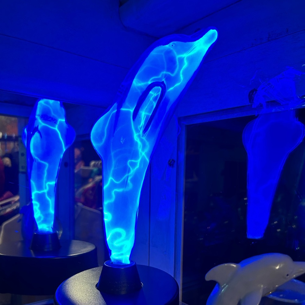 LumiSource Electra Blue Glass Dolphin Plasma Lightning Lamp Light 15” Motion